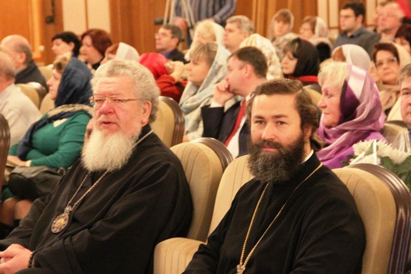 Преосвященнейший Андрей, епископ Россошанский и Острогожский принял участие в награждении представителей СМИ