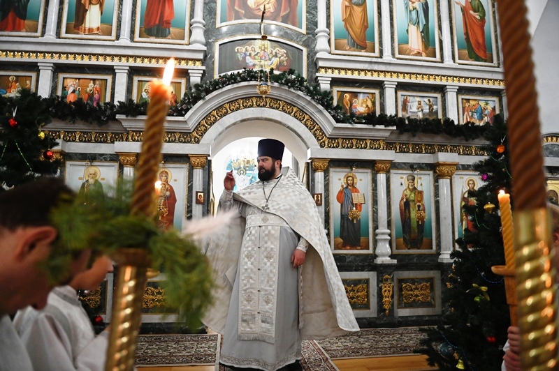 В Казанском храме города Павловска совершилась торжественная Рождественская Божественная литургия