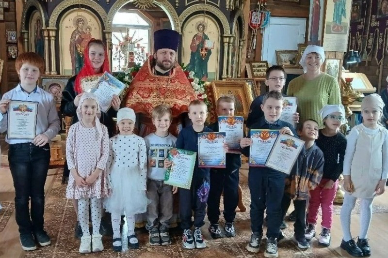 В храме Архистратига Божия Михаила села Воробьевка отметили творческие успехи воспитанников воскресной группы