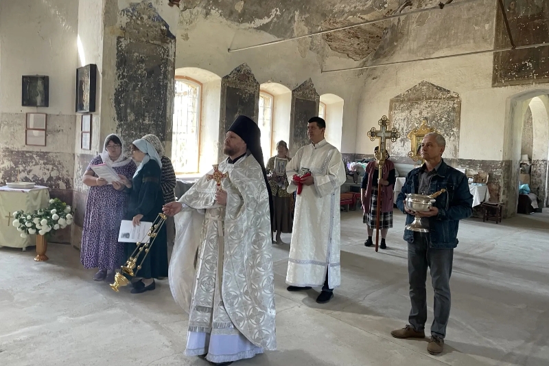 Праздничное богослужение в храме апостола Иоанна Богослова села Липчанка