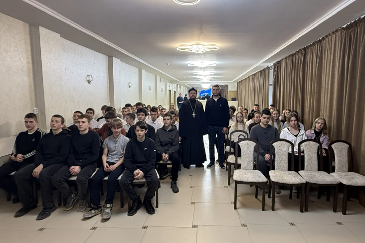 Представитель отдела трезвости и противодействия наркомании и алкоголизму Россошанской епархии провел интерактивную встречу в РДК «Юбилейный» г. Богучар