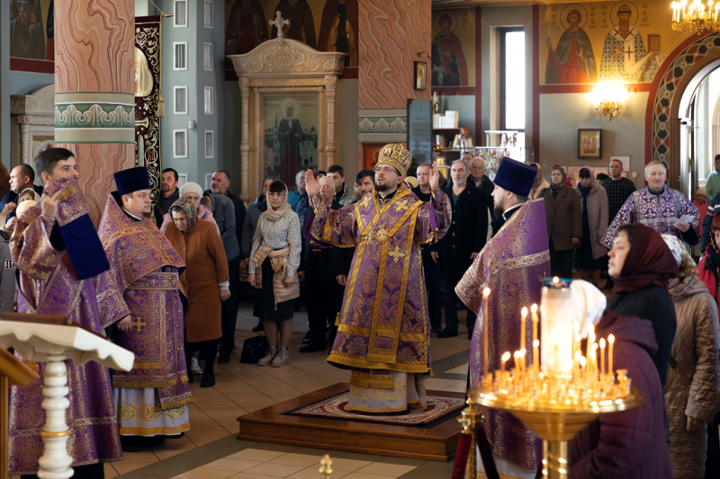 В Неделю вторую Великого поста Преосвященнейший епископ Дионисий совершил Литургию в Ильинском кафедральном соборе