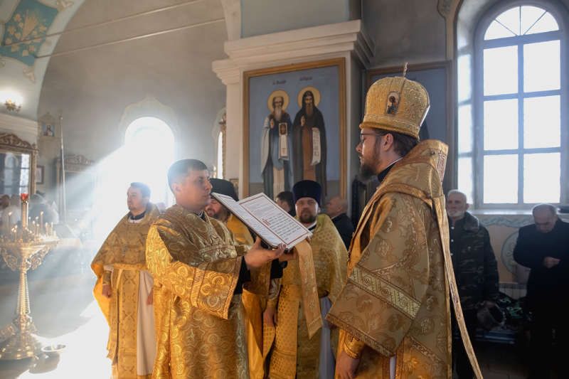 В день памяти святителя Серафима (Соболева) правящий архиерей совершил Литургию в храме мч. Иоанна Воина г. Богучар