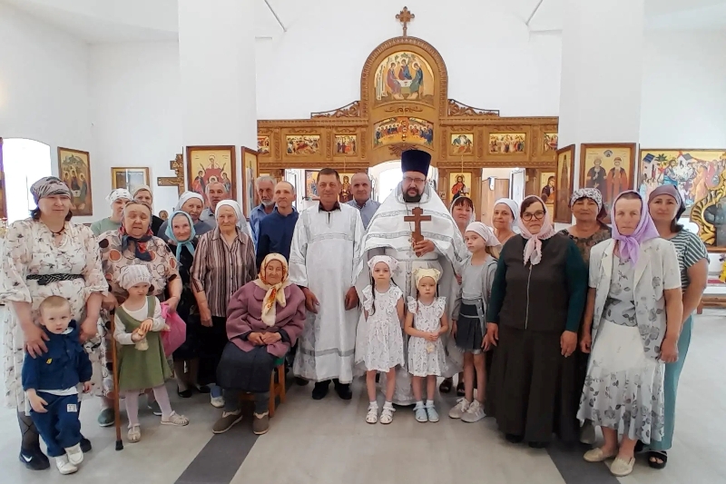 Жители села Медово поблагодарили священнослужителя за доброе служение