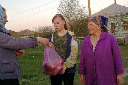 В Русской Журавке поздравили с Пасхой многодетные и малообеспеченные семьи
