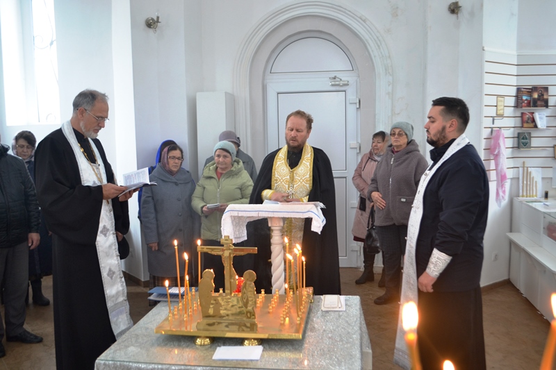 В г. Богучар совершили панихиду по всем православным христианам, которые были безвинно убиты богоборцами или пострадали в заключении