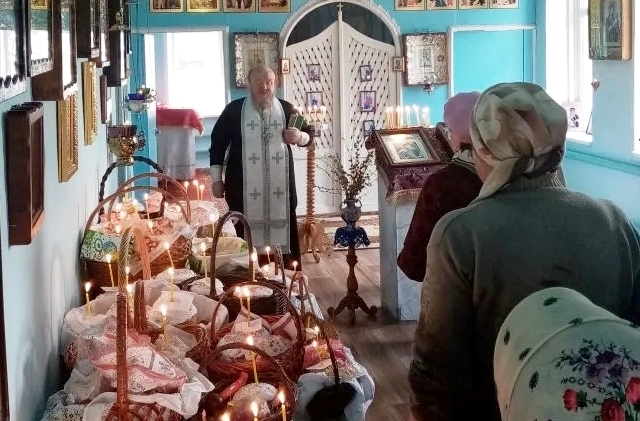 Пасхальная радость в Верхнемамонском районе: на приходах освятили праздничную трапезу