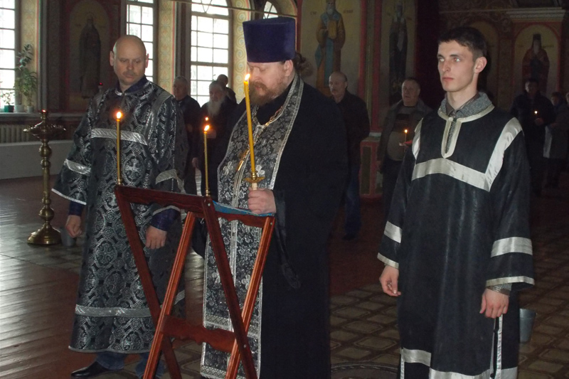 Первая литургия Преждеосвященных Даров в Михайловском храме Острогожска