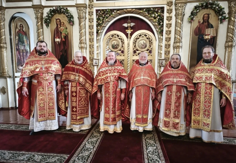 Соборное богослужение в Петропавловском храме села Репьевка