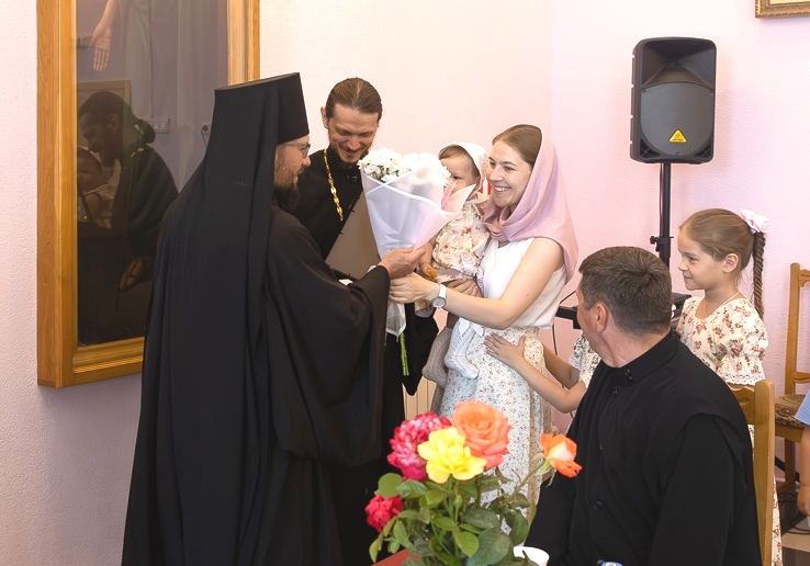 Правящий архиерей поздравил семейные пары священнослужителей