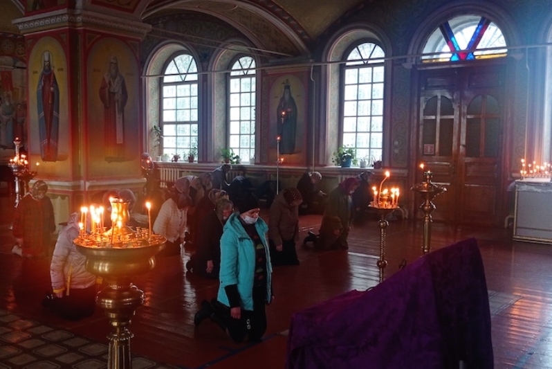 В Михайло-Архангельском храме совершили великопостные богослужения и освятили коливо