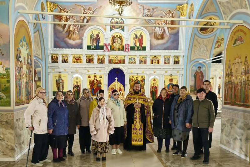 Представители Всероссийского общества инвалидов посетили храм Успения Пресвятой Богородицы города Калач и приняли участие в молебне
