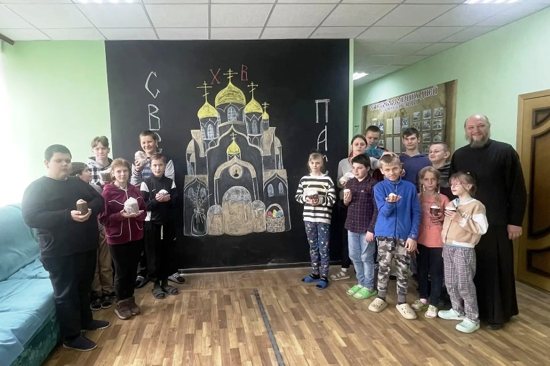 Клирик Калачеевского благочиния поздравил воспитанников Руднянской школы-интернат с Пасхой Христовой