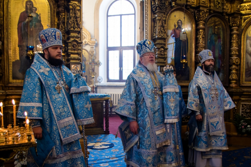 Епископ Россошанский и Острогожский Андрей сослужил Главе Воронежской митрополии в день престольного праздника Знаменского кафедрального собора г. Борисоглебска