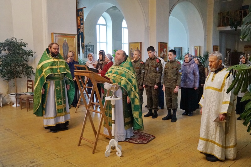 В храмах Богучарского благочиния священнослужители соборно совершили благодарственный молебен о здравии Святейшего Патриарха Московского и всея Руси Кирилла