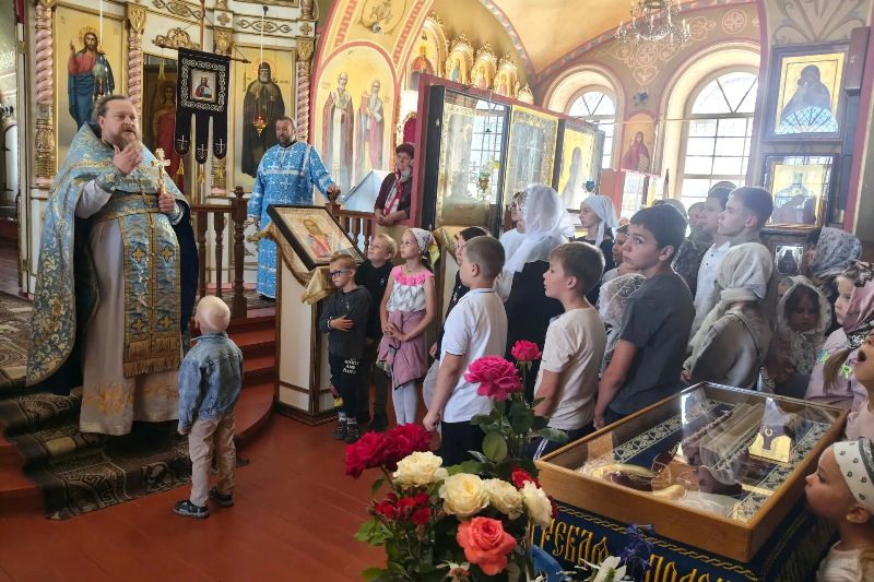 В храме Архистратига Божия Михаила города Острогожска совершен молебен перед началом нового учебного года