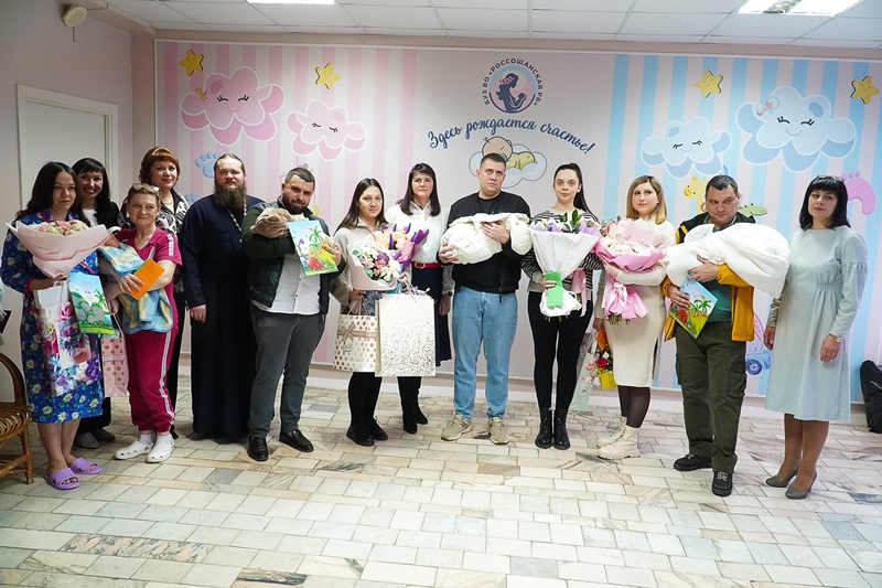 Секретарь Россошанской епархии принял участие в торжественной выписке новорожденных