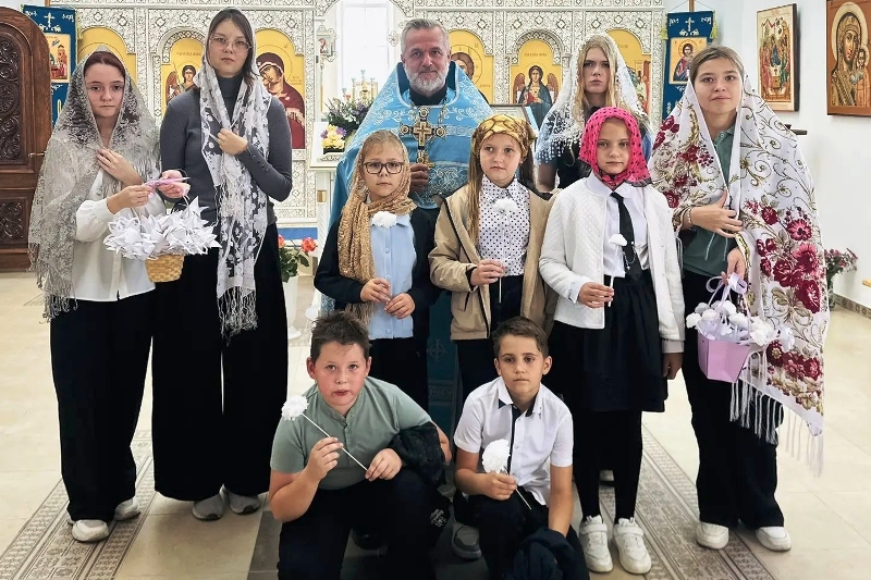 На Приходе храма Успения Пресвятой Богородицы села Старая Калитва проведена благотворительная акция «Белый цветок»