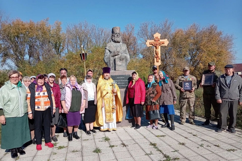 В селе Караяшник состоялся крестный ход к памятнику местночтимого святого Димитрия (Самбикина), архиепископа Казанского и Свияжского