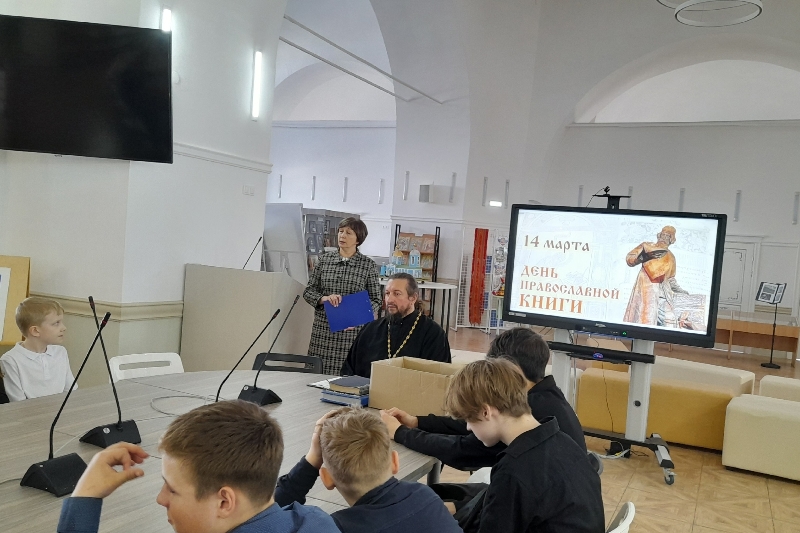 В духовно-просветительском центре Калачеевской школы № 6 состоялся разговор со священником о православной книге и духовных ценностях