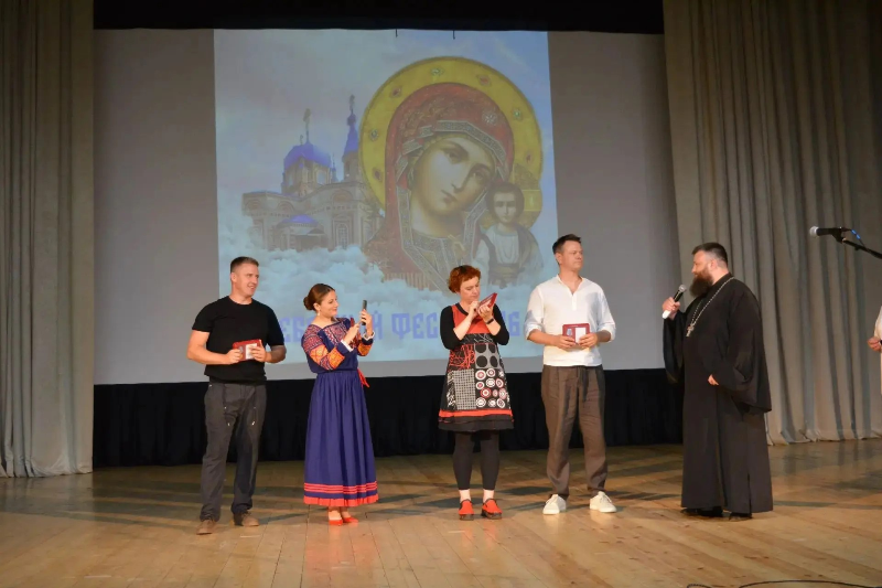 В районном Доме культуры поселка Каменка состоялся праздничный концерт «Небесный фест» 2026