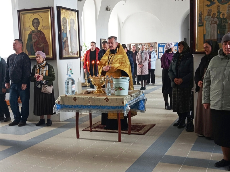  В храмах Павловского благочиния совершились панихиды о погибших в ДТП и молебны о здравии участников дорожного движения