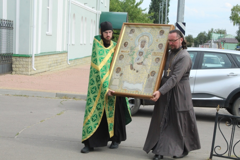 Прибытие Сицилийской–Дивногорской иконы Божией Матери в Свято–Тихоновский соборный храм Острогожска