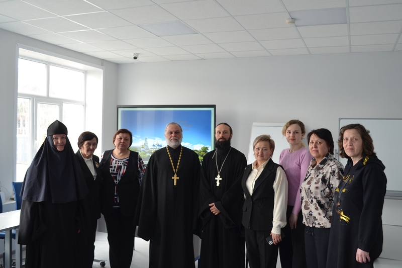 Учителя ОПК Петропавловского района обсудили с представителями Россошанской епархии взаимодействие школы и храма в деле духовно-нравственного воспитания молодежи