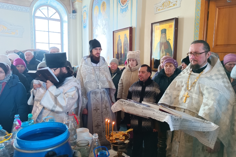 В Тихоновском соборном храме города Острогожска молитвенно отметили праздник Богоявления