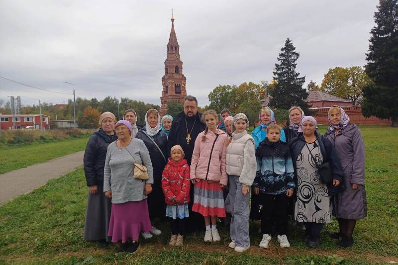 Прихожане храма святых апостолов Петра и Павла села Петропавловка совершили паломническую поездку к святыням Москвы