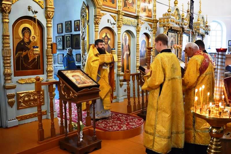 Духовное начало года: в Казанском храме Каменки совершили литургию и открыли занятия в воскресной школе