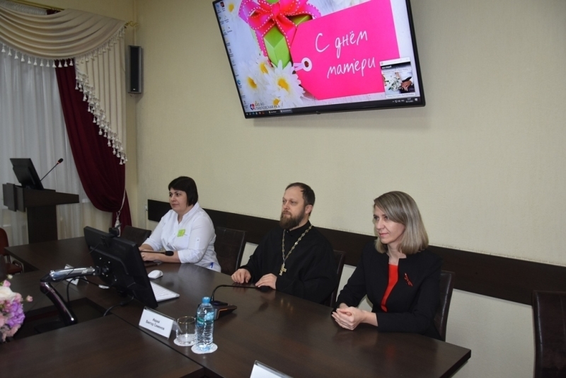 Священник принял участие в торжественной выписке новорожденных в Павловской РБ