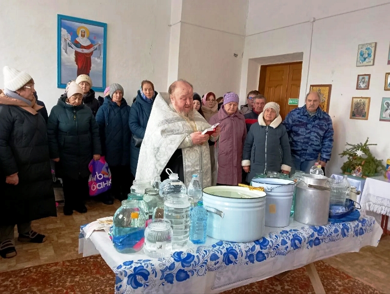 Праздничное богослужение и чин Великого освящения воды на приходах села Верхний Мамон и Дерезовка