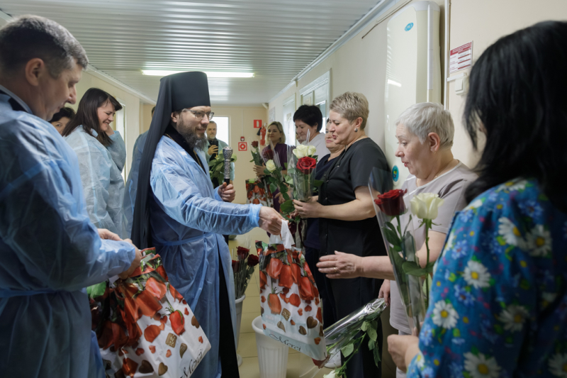 Глава Россошанской епархии в составе официальной делегации посетил межрайонное акушерское отделение БУЗ ВО «Россошанская районная больница»