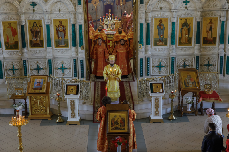 Глава Россошанской епархии возглавил служение Божественной литургии в Свято-Ильинском кафедральном соборе города Россоши