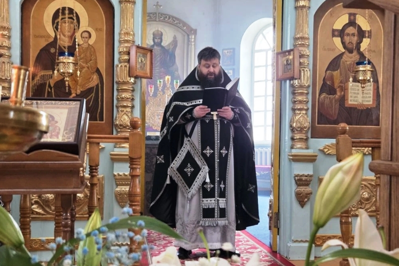 В Казанском храме поселка Каменка совершилась Литургия Преждеосвященных даров