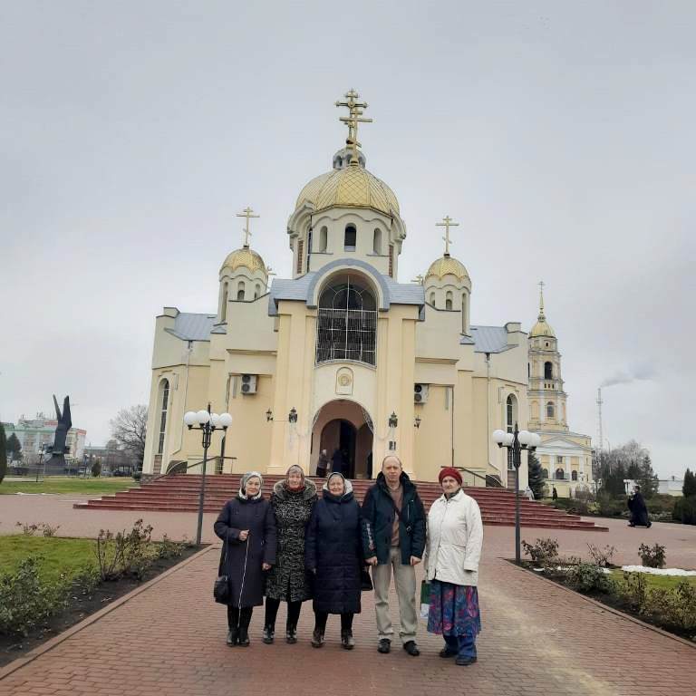 Паломники из Богучарского благочиния помолились на литургии в Ильинском кафедральном соборе