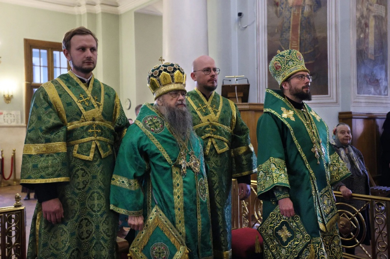 Епископ Россошанский и Острогожский Дионисий принял участие в торжественном богослужении в обители князя Даниила Московского