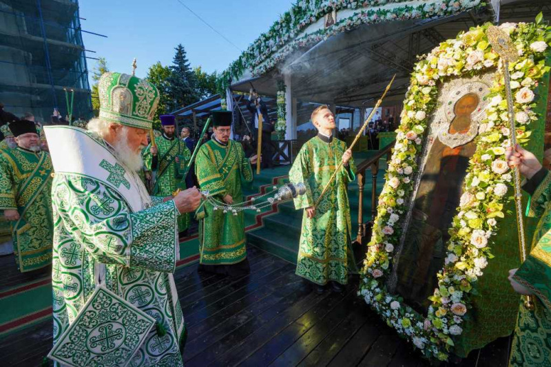 Епископ Россошанский и Острогожский Дионисий сослужил Святейшему Патриарху Кириллу за всенощным бдением в Троице-Сергиевой лавре