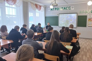 Настоятель храма Архангела Михаила посетил учеников Воронцовской средней школы