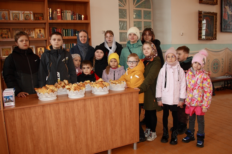В Воскресной школе имени протоиерея Николая Сильченкова прошел мастер-класс по приготовлению жаворонков