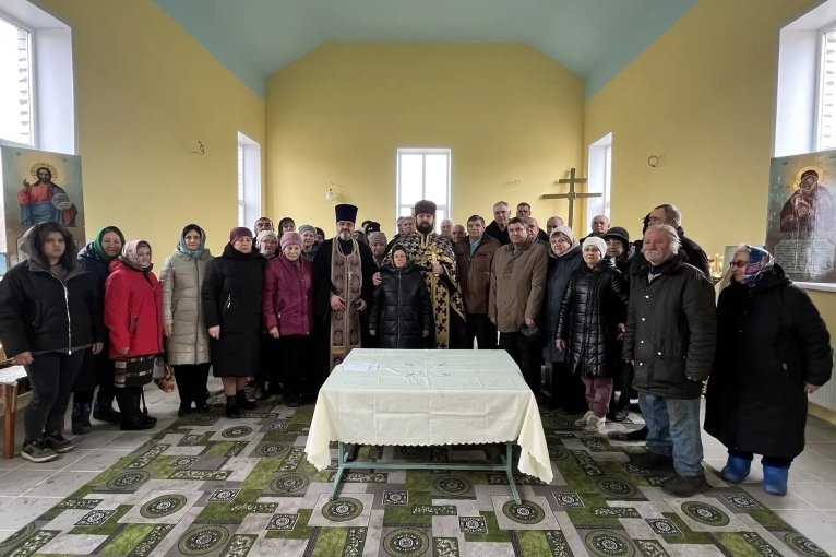 В строящемся храме в честь иконы Божией Матери «Неопалимая Купина» состоялось освящение накупольных крестов