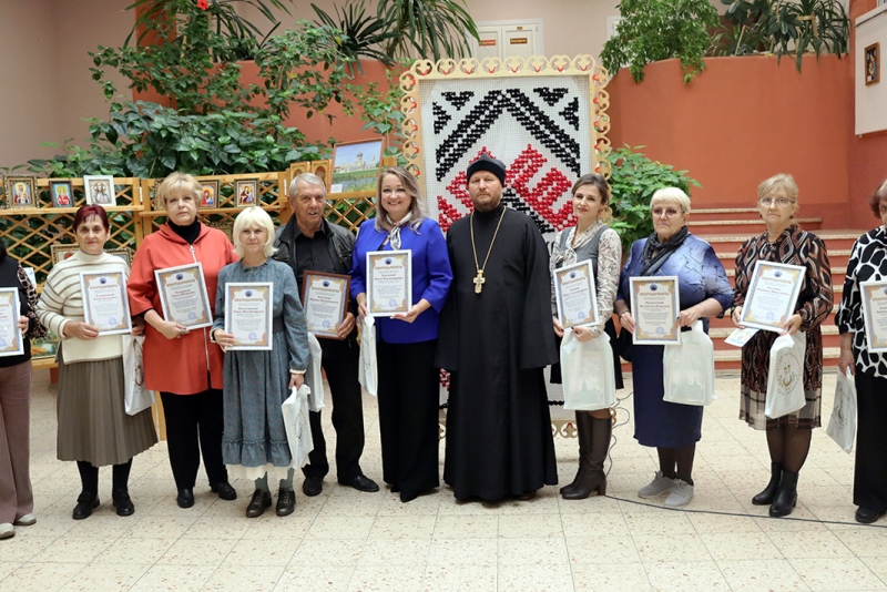 В г. Богучар состоялось торжественное открытие выставки работ местных художников и иконописцев