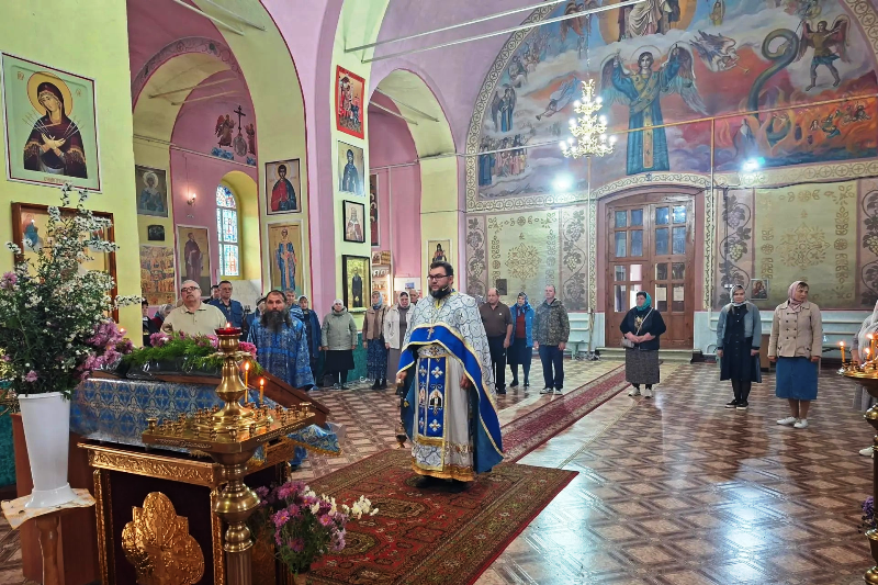 Приход храма в селе Пришиб молитвенно отметил праздник Покрова Пресвятой Богородицы и десятилетие пастырского служения иерея Евгения Чорноус