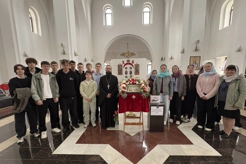 В храме в честь Всемилостивого Спаса города Россошь состоялась миссионерская встреча с учениками МКОУ СОШ № 24 