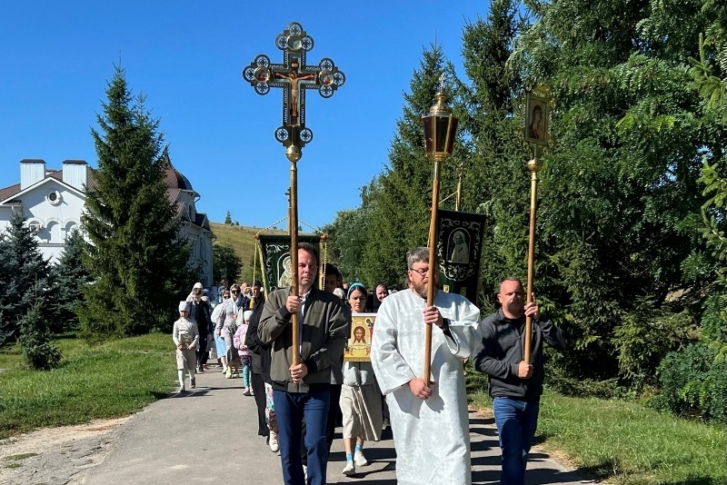 В Спасском Костомаровском женском монастыре торжественно отметили престольный праздник