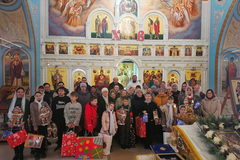 В храме Успения Пресвятой Богородицы г. Калач воспитанников Воскресной школы поздравили с Рождеством Христовым