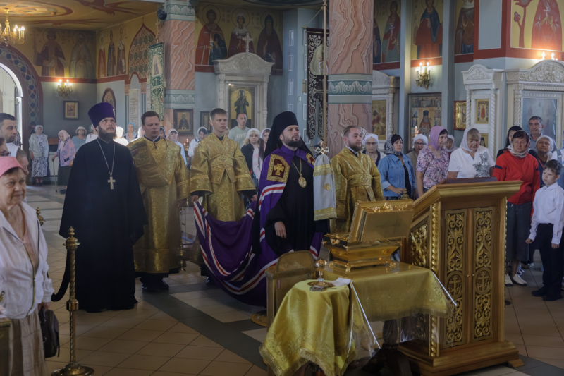 В Неделю 11-ю по Пятидесятнице епископ Дионисий возглавил воскресное богослужение в Свято-Ильинском кафедральном соборе города Россошь