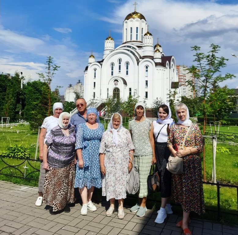 Паломники из Богучарского благочиния поклонились мощам свт. Тихона, Патриарха Московского