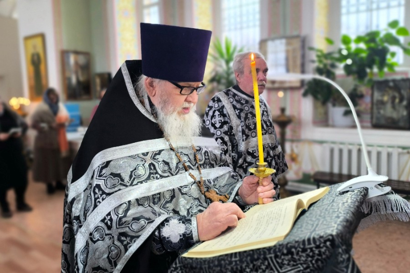 Великий канон прочитан в храме села Петренково